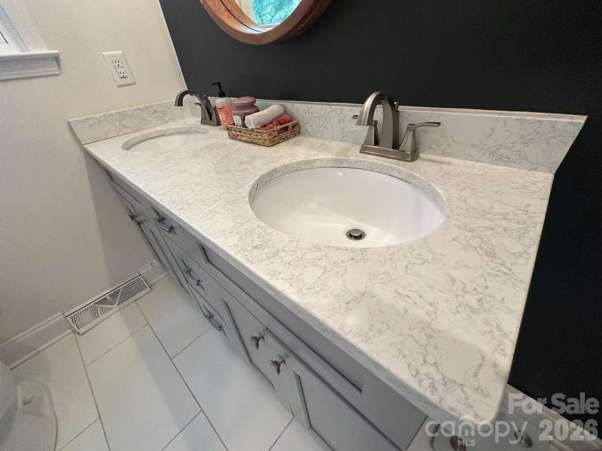 3821 Dunwoody Drive, Charlotte, NC 28215.  MLS# CAR4376800, YatesRealty ID 20850. 
