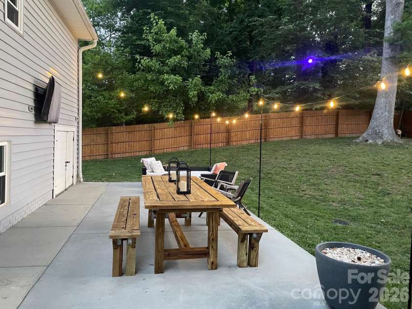 3821 Dunwoody Drive, Charlotte, NC 28215.  MLS# CAR4376800, YatesRealty ID 20850. 