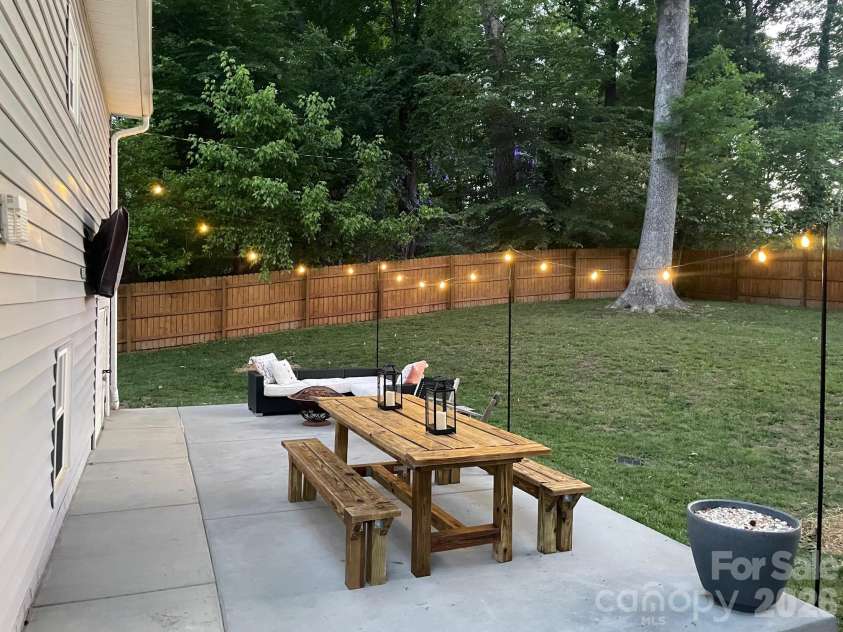 3821 Dunwoody Drive, Charlotte, NC 28215.  MLS# CAR4376800, YatesRealty ID 20850. 