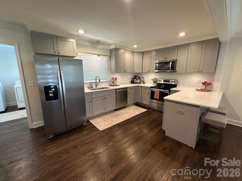 3821 Dunwoody Drive, Charlotte, NC 28215.  MLS# CAR4376800, YatesRealty ID 20850. 