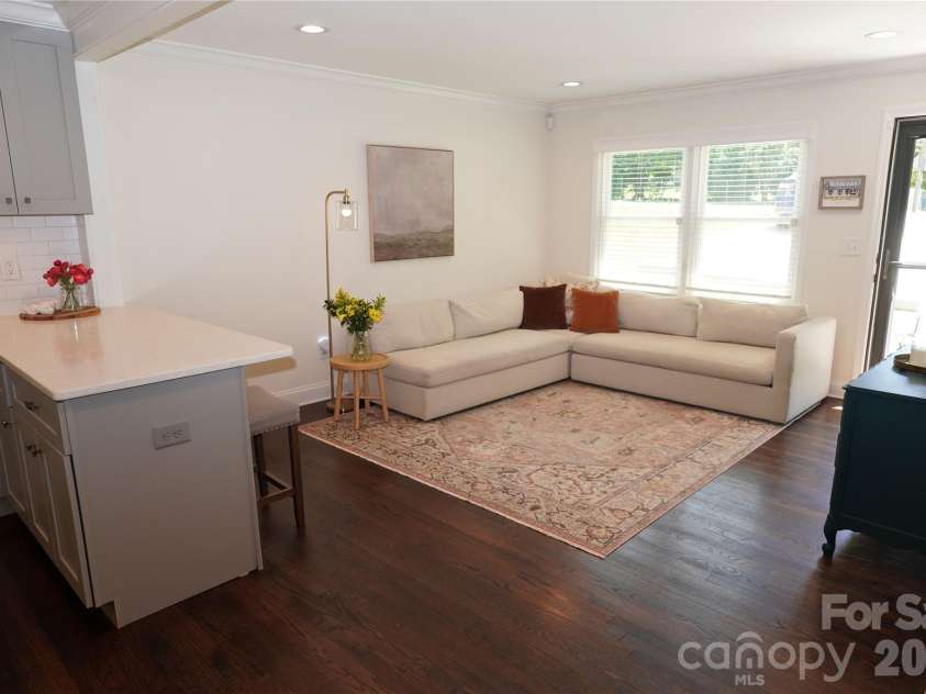 3821 Dunwoody Drive, Charlotte, NC 28215.  MLS# CAR4376800, YatesRealty ID 20850. 