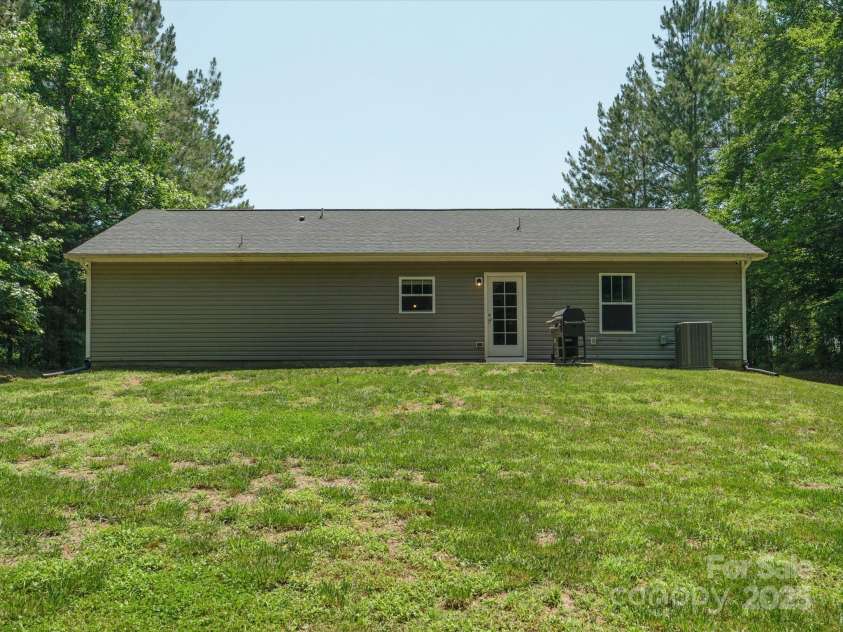 429 Summer Ridge Drive, Stanley, NC 28164.  MLS# CAR4269472, YatesRealty ID 20850. 