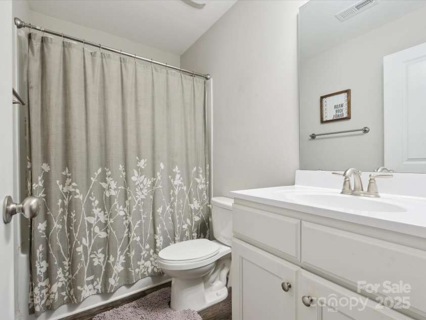 429 Summer Ridge Drive, Stanley, NC 28164.  MLS# CAR4269472, YatesRealty ID 20850. Full bath off hallway.