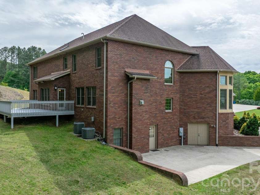4 Royal Vista Way, Granite Falls, NC 28630.  MLS# CAR4376295, YatesRealty ID 20851. 