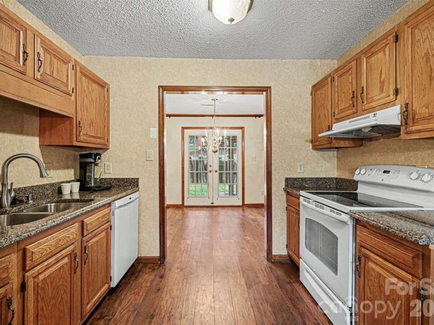 1043 Wexford Place, Concord, NC 28027.  MLS# CAR4379922, YatesRealty ID 20852. 