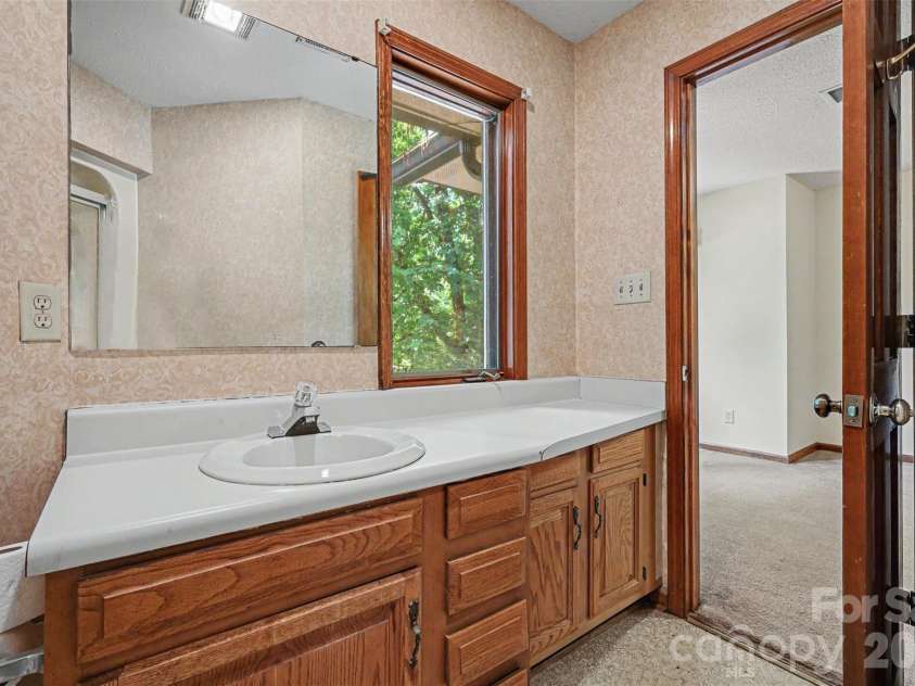 1043 Wexford Place, Concord, NC 28027.  MLS# CAR4379922, YatesRealty ID 20852. 