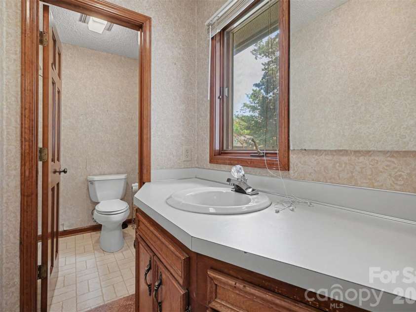 1043 Wexford Place, Concord, NC 28027.  MLS# CAR4379922, YatesRealty ID 20852. 