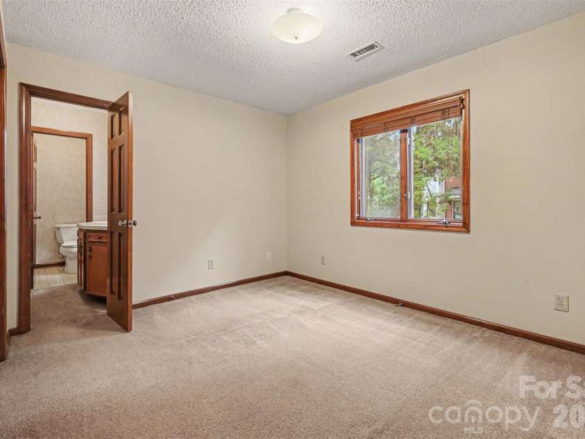 1043 Wexford Place, Concord, NC 28027.  MLS# CAR4379922, YatesRealty ID 20852. 