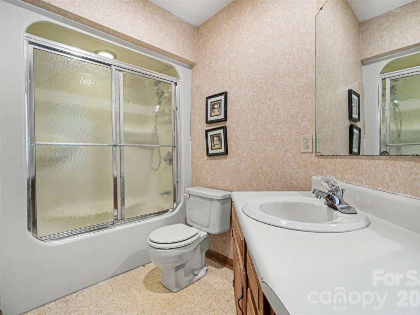 1043 Wexford Place, Concord, NC 28027.  MLS# CAR4379922, YatesRealty ID 20852. 