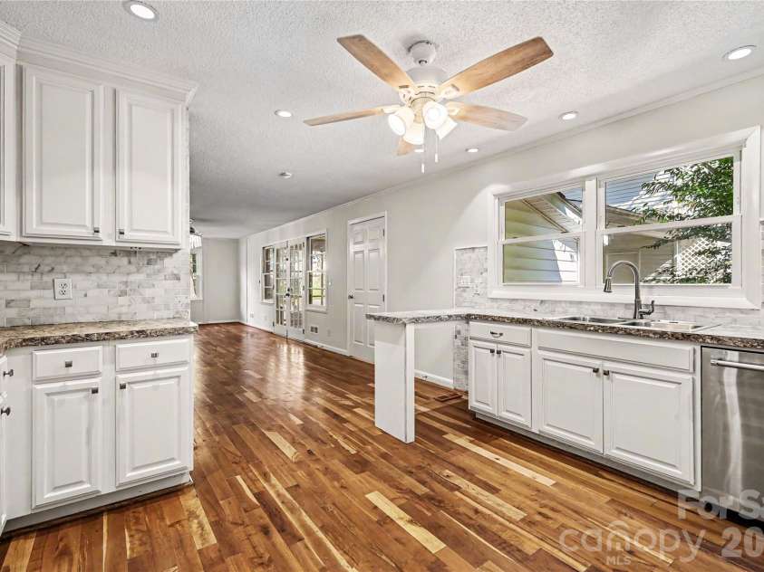 211 Windsor Drive, Shelby, NC 28150.  MLS# CAR4379981, YatesRealty ID 20853. 