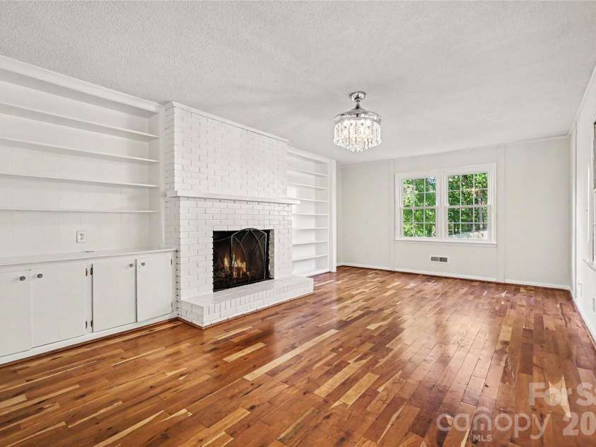 211 Windsor Drive, Shelby, NC 28150.  MLS# CAR4379981, YatesRealty ID 20853. 