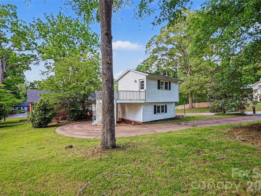 211 Windsor Drive, Shelby, NC 28150.  MLS# CAR4379981, YatesRealty ID 20853. 