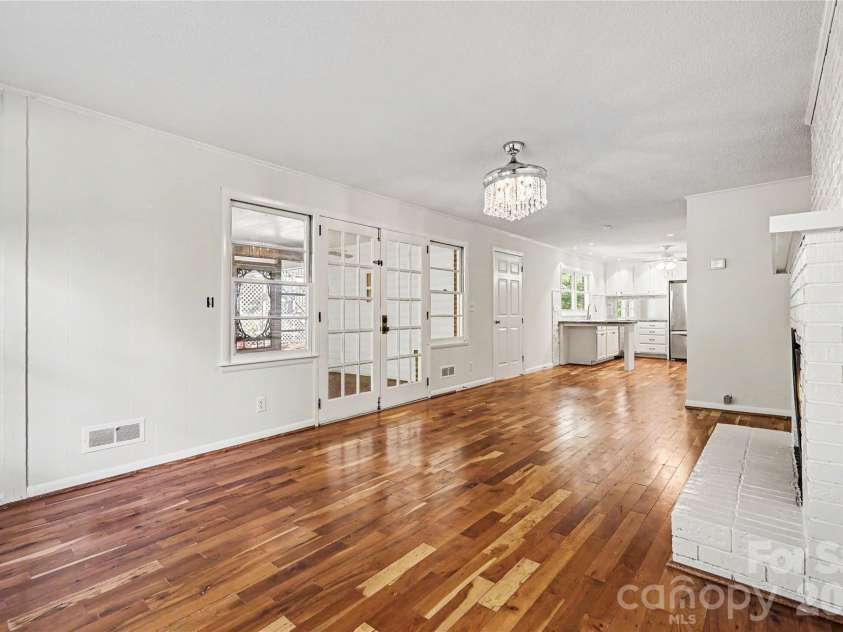 211 Windsor Drive, Shelby, NC 28150.  MLS# CAR4379981, YatesRealty ID 20853. 
