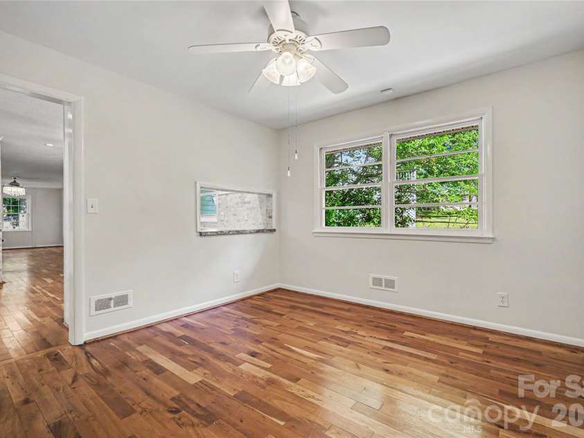 211 Windsor Drive, Shelby, NC 28150.  MLS# CAR4379981, YatesRealty ID 20853. 