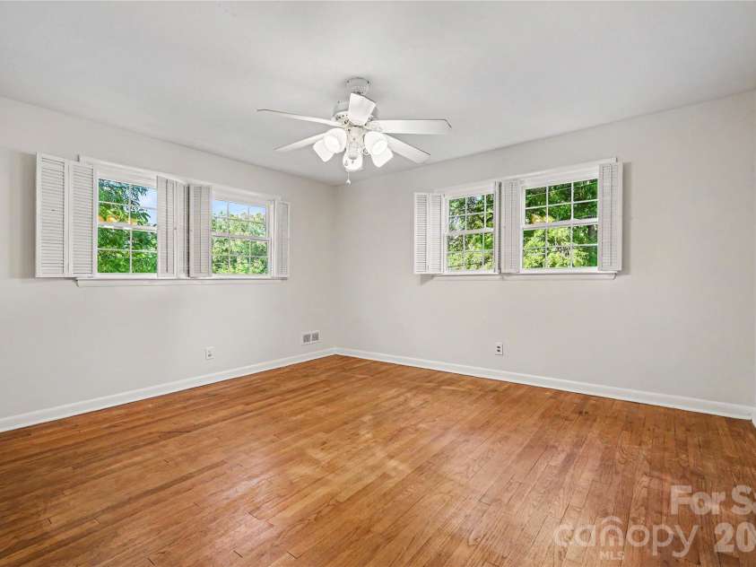 211 Windsor Drive, Shelby, NC 28150.  MLS# CAR4379981, YatesRealty ID 20853. 