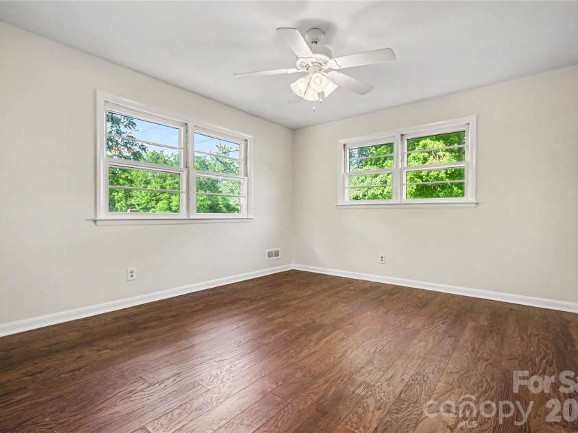 211 Windsor Drive, Shelby, NC 28150.  MLS# CAR4379981, YatesRealty ID 20853. 