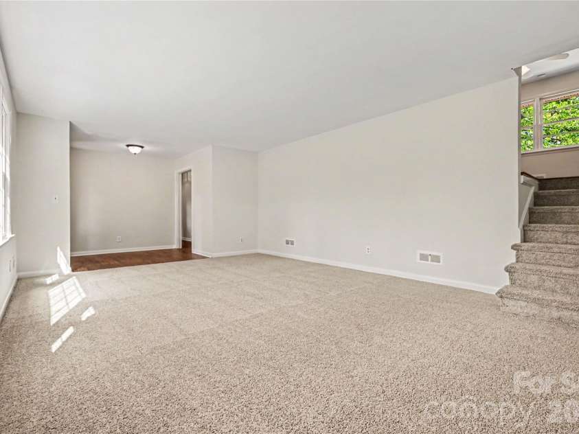 211 Windsor Drive, Shelby, NC 28150.  MLS# CAR4379981, YatesRealty ID 20853. 