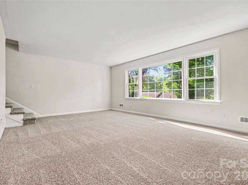 211 Windsor Drive, Shelby, NC 28150.  MLS# CAR4379981, YatesRealty ID 20853. 