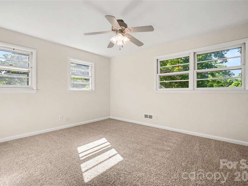211 Windsor Drive, Shelby, NC 28150.  MLS# CAR4379981, YatesRealty ID 20853. 
