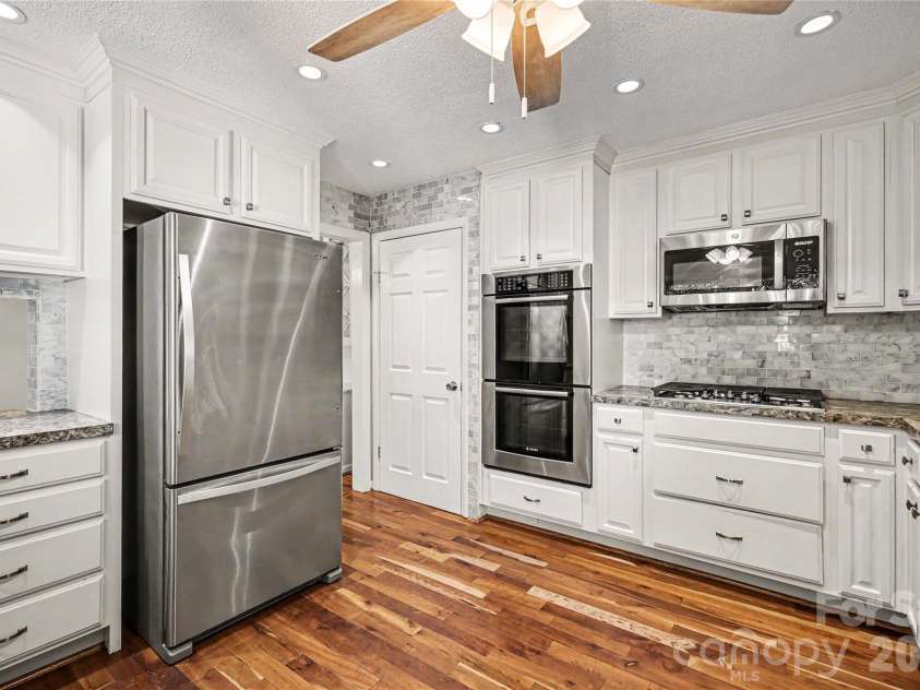 211 Windsor Drive, Shelby, NC 28150.  MLS# CAR4379981, YatesRealty ID 20853. 