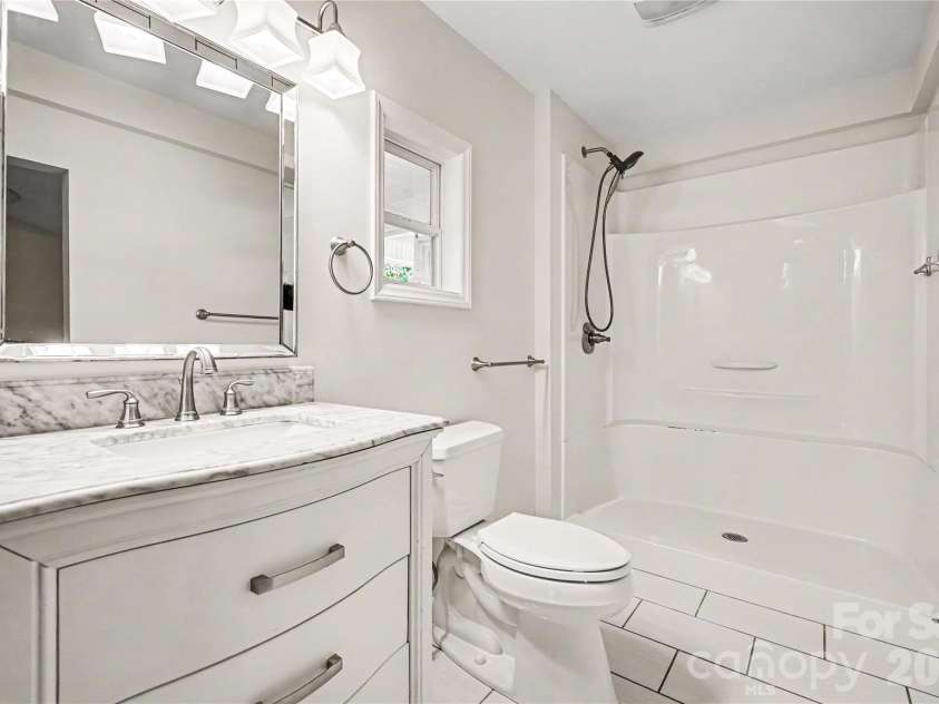 211 Windsor Drive, Shelby, NC 28150.  MLS# CAR4379981, YatesRealty ID 20853. 