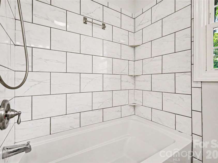 211 Windsor Drive, Shelby, NC 28150.  MLS# CAR4379981, YatesRealty ID 20853. 