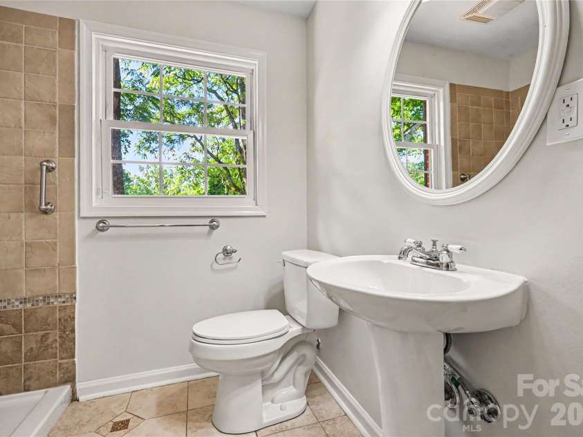 211 Windsor Drive, Shelby, NC 28150.  MLS# CAR4379981, YatesRealty ID 20853. 