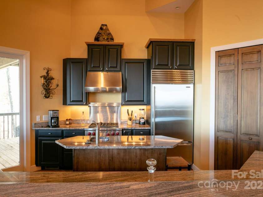 55 Ramp Patch Trail, Burnsville, NC 28714.  MLS# CAR4252557, YatesRealty ID 20854. 