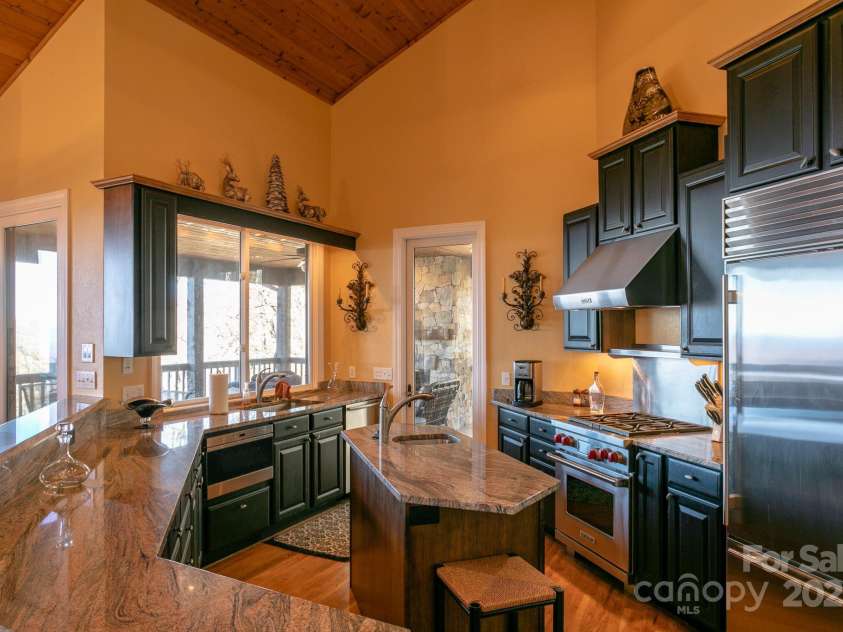 55 Ramp Patch Trail, Burnsville, NC 28714.  MLS# CAR4252557, YatesRealty ID 20854. 