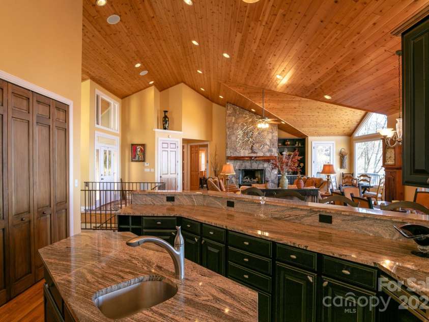 55 Ramp Patch Trail, Burnsville, NC 28714.  MLS# CAR4252557, YatesRealty ID 20854. 