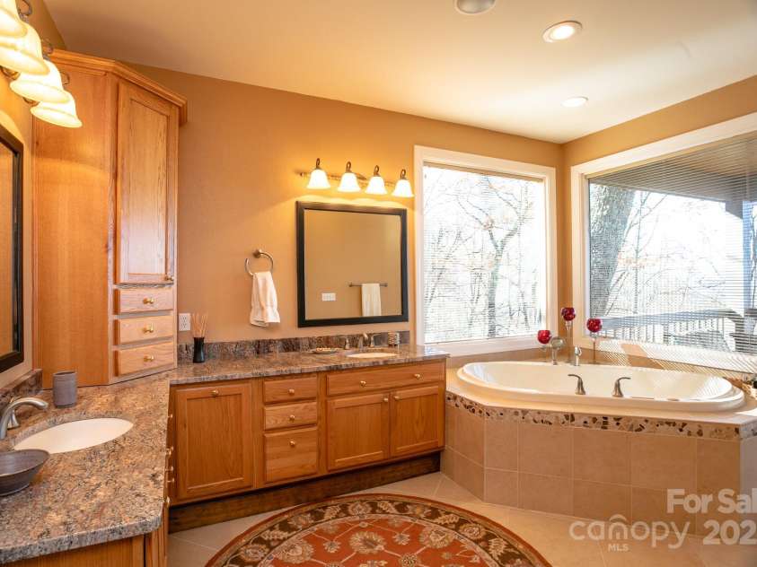 55 Ramp Patch Trail, Burnsville, NC 28714.  MLS# CAR4252557, YatesRealty ID 20854. 