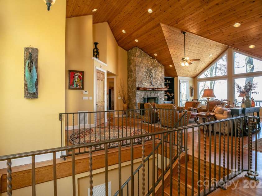 55 Ramp Patch Trail, Burnsville, NC 28714.  MLS# CAR4252557, YatesRealty ID 20854. 