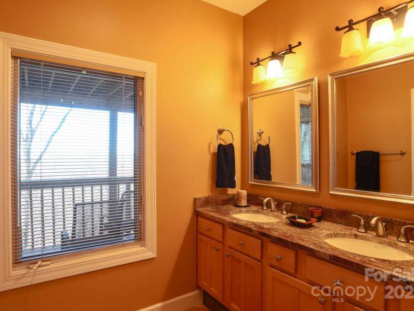 55 Ramp Patch Trail, Burnsville, NC 28714.  MLS# CAR4252557, YatesRealty ID 20854. 