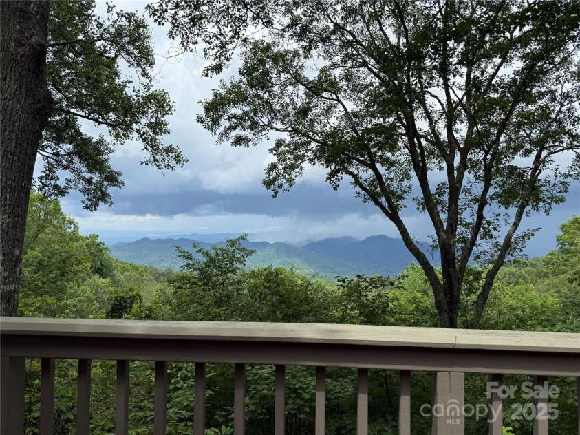 55 Ramp Patch Trail, Burnsville, NC 28714.  MLS# CAR4252557, YatesRealty ID 20854. 