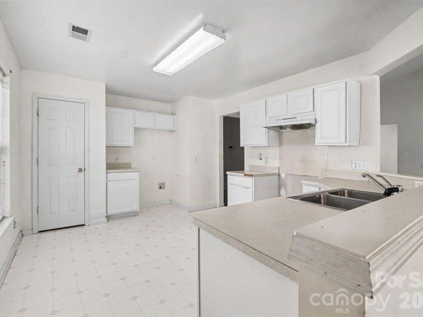 7516 Double Springs Court, Charlotte, NC 28262.  MLS# CAR4374986, YatesRealty ID 20854. 