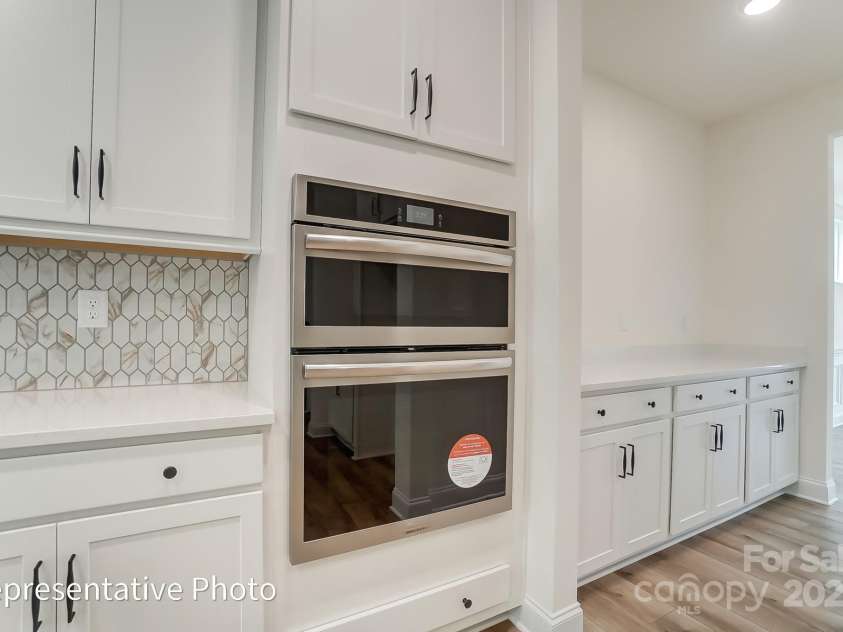 107 Longwood Road, Mooresville, NC 28115.  MLS# CAR4273338, YatesRealty ID 20855. 