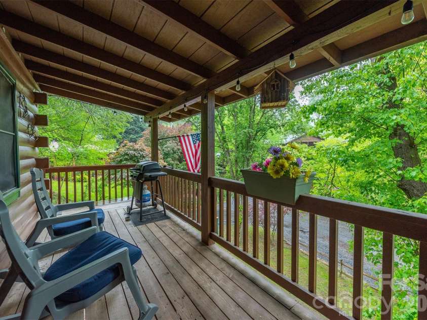 154 Cedarwood Drive, Waynesville, NC 28785.  MLS# CAR4378643, YatesRealty ID 20857. 