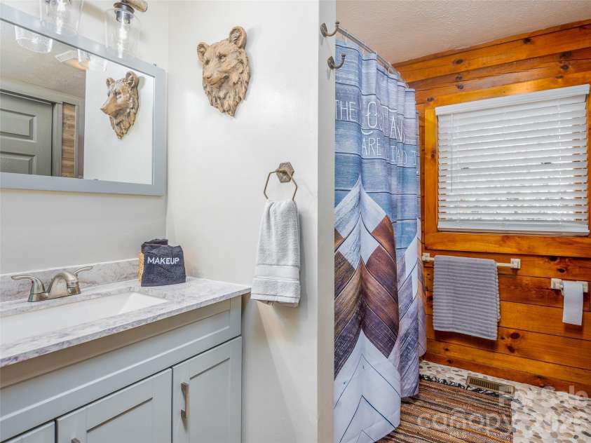 154 Cedarwood Drive, Waynesville, NC 28785.  MLS# CAR4378643, YatesRealty ID 20857. 