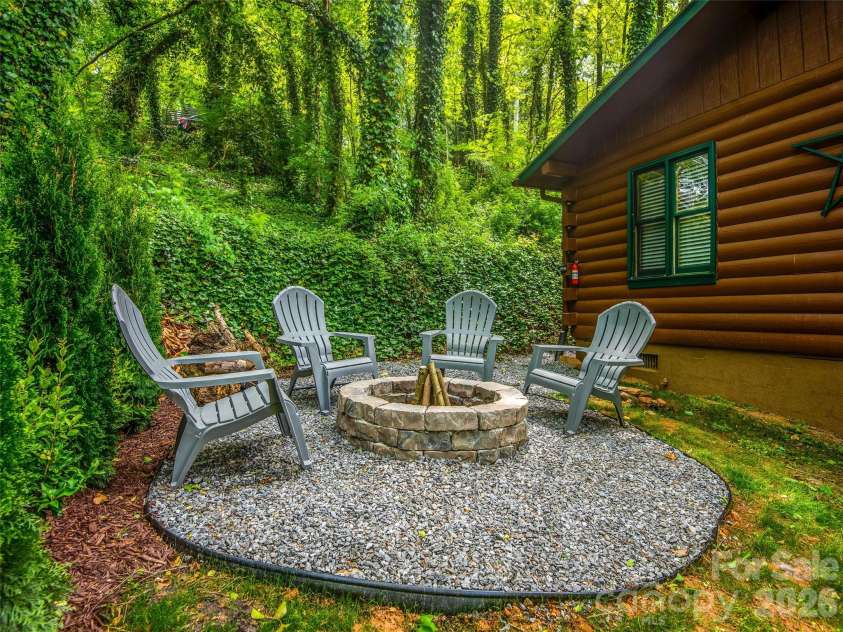154 Cedarwood Drive, Waynesville, NC 28785.  MLS# CAR4378643, YatesRealty ID 20857. 