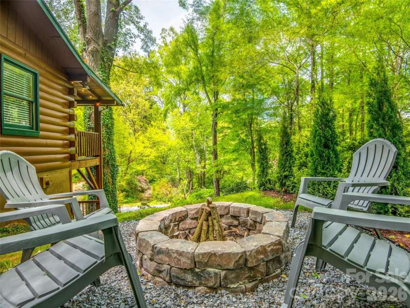 154 Cedarwood Drive, Waynesville, NC 28785.  MLS# CAR4378643, YatesRealty ID 20857. 