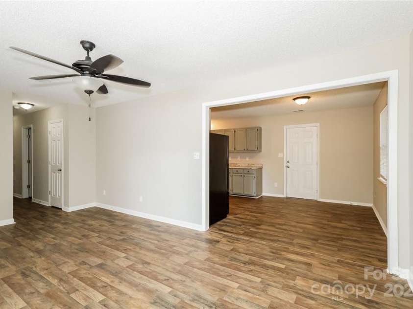 201 Killian Circle, Clover, SC 29710.  MLS# CAR4271687, YatesRealty ID 20857. 