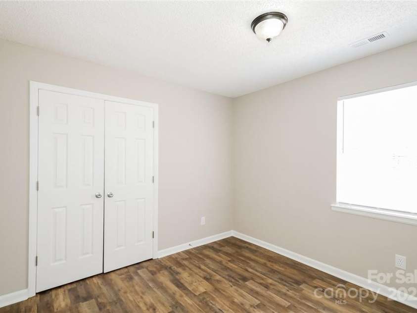 201 Killian Circle, Clover, SC 29710.  MLS# CAR4271687, YatesRealty ID 20857. 