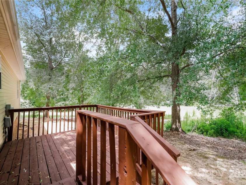 201 Killian Circle, Clover, SC 29710.  MLS# CAR4271687, YatesRealty ID 20857. 