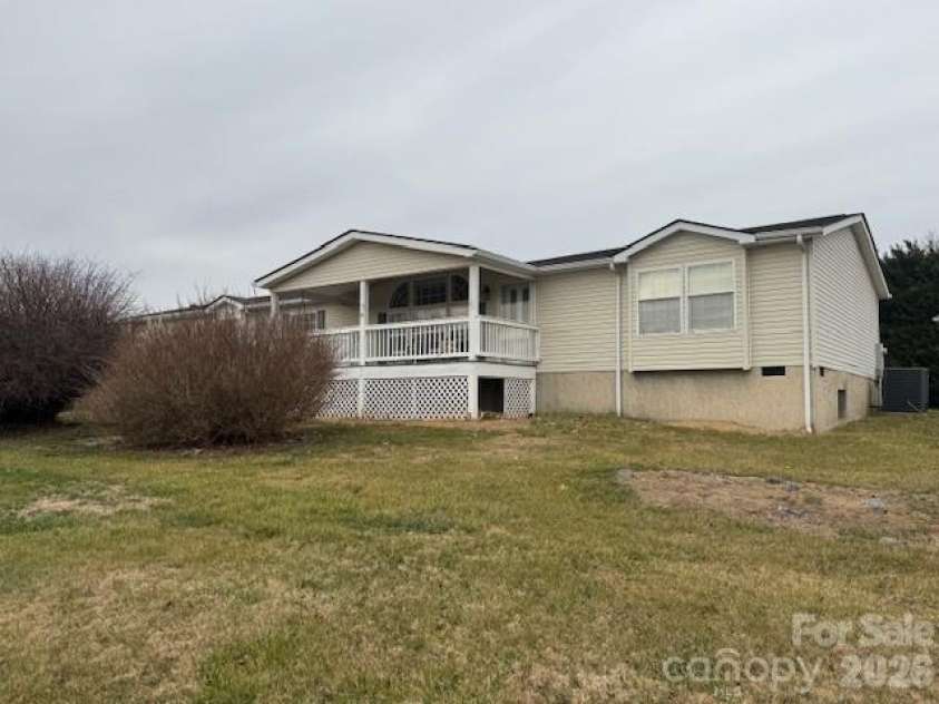 4 English Oaks Drive, Candler, NC 28715.  MLS# CAR4334695, YatesRealty ID 2086. 