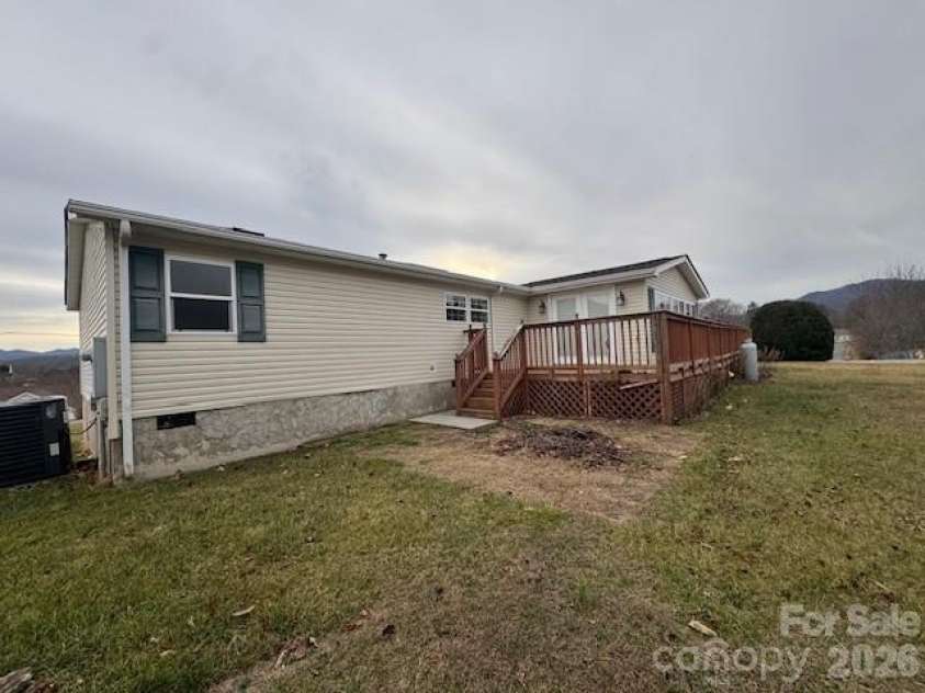 4 English Oaks Drive, Candler, NC 28715.  MLS# CAR4334695, YatesRealty ID 2086. 