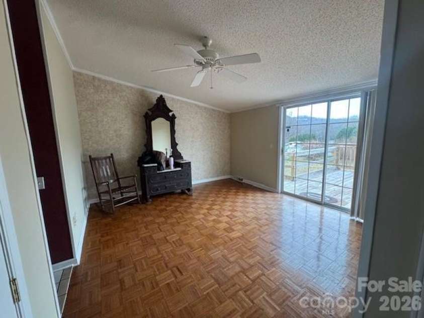 4 English Oaks Drive, Candler, NC 28715.  MLS# CAR4334695, YatesRealty ID 2086. Den