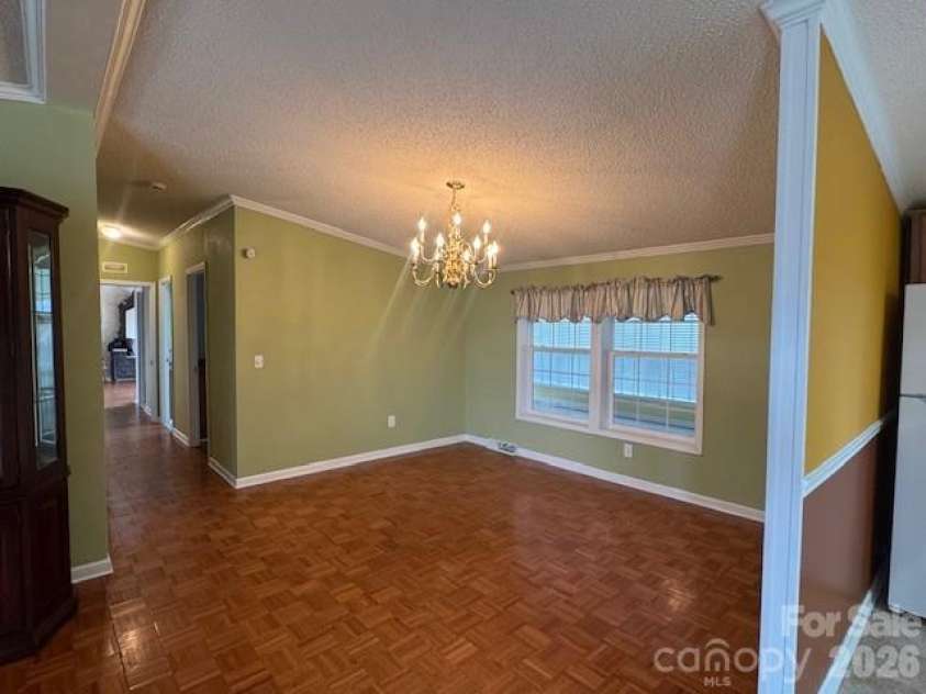 4 English Oaks Drive, Candler, NC 28715.  MLS# CAR4334695, YatesRealty ID 2086. Dining