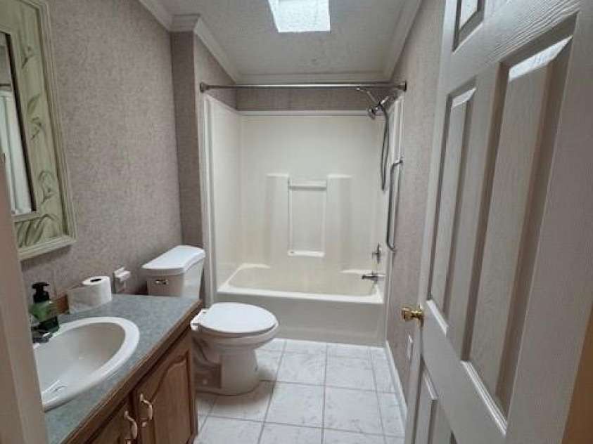 4 English Oaks Drive, Candler, NC 28715.  MLS# CAR4334695, YatesRealty ID 2086. Hall Bath