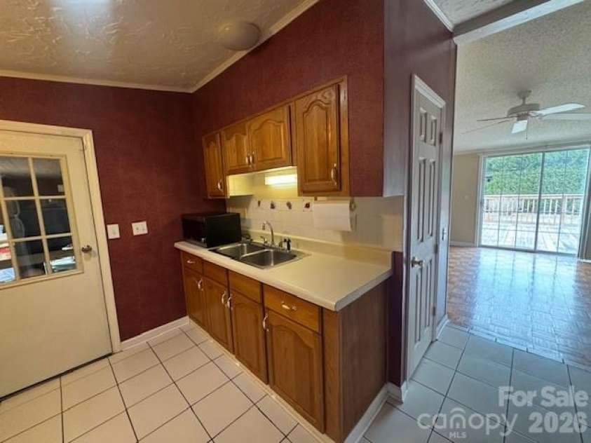 4 English Oaks Drive, Candler, NC 28715.  MLS# CAR4334695, YatesRealty ID 2086. Kitchenette (no range)