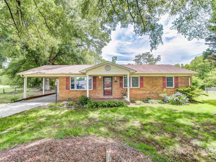 617 Oak Grove Road, Kings Mountain, NC 28086.  MLS# CAR4272388, YatesRealty ID 20861. 